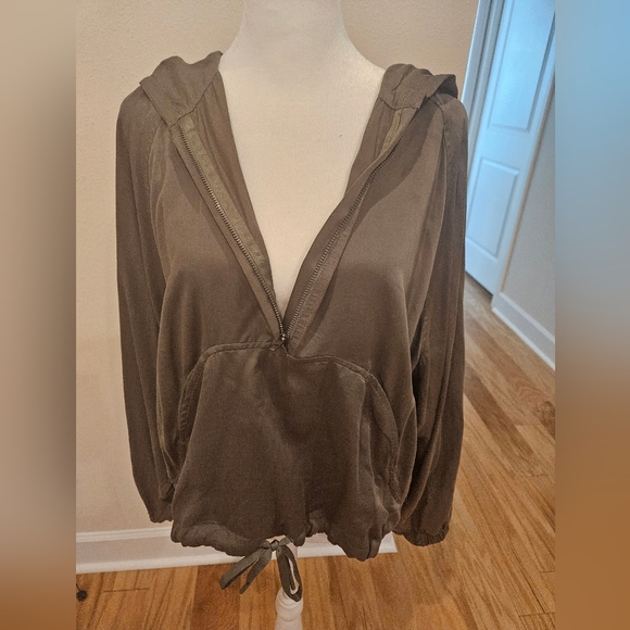 Lululemon jacket.  Brand new.  Was not worn. - Picture 3 of 7